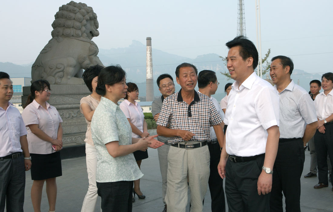 2012年8月，省委常委、宜昌市委书记黄楚平到东圣集团调研。